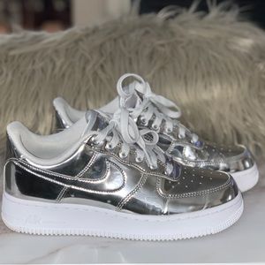 Nike Air Force 1 SP in Silver Metallic size US 8